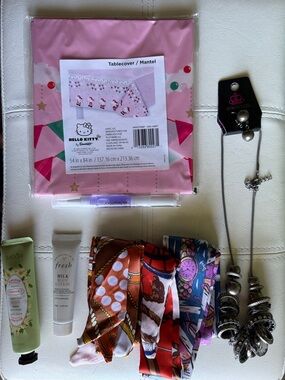 Sanrio Hello Kitty Pink Printed Party Tablecover jewelry, bag ties & lotion